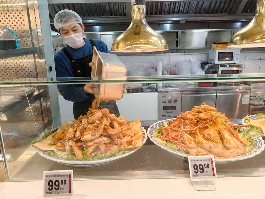 盒马试吃服务延时，撬动整个商场客流习惯改变。