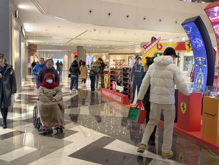 到店客群不仅有上班族，也有周边居民，以及其他区域想来尝鲜的消费者。