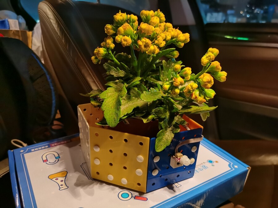 智慧生活种植箱。 智慧生活种植箱。