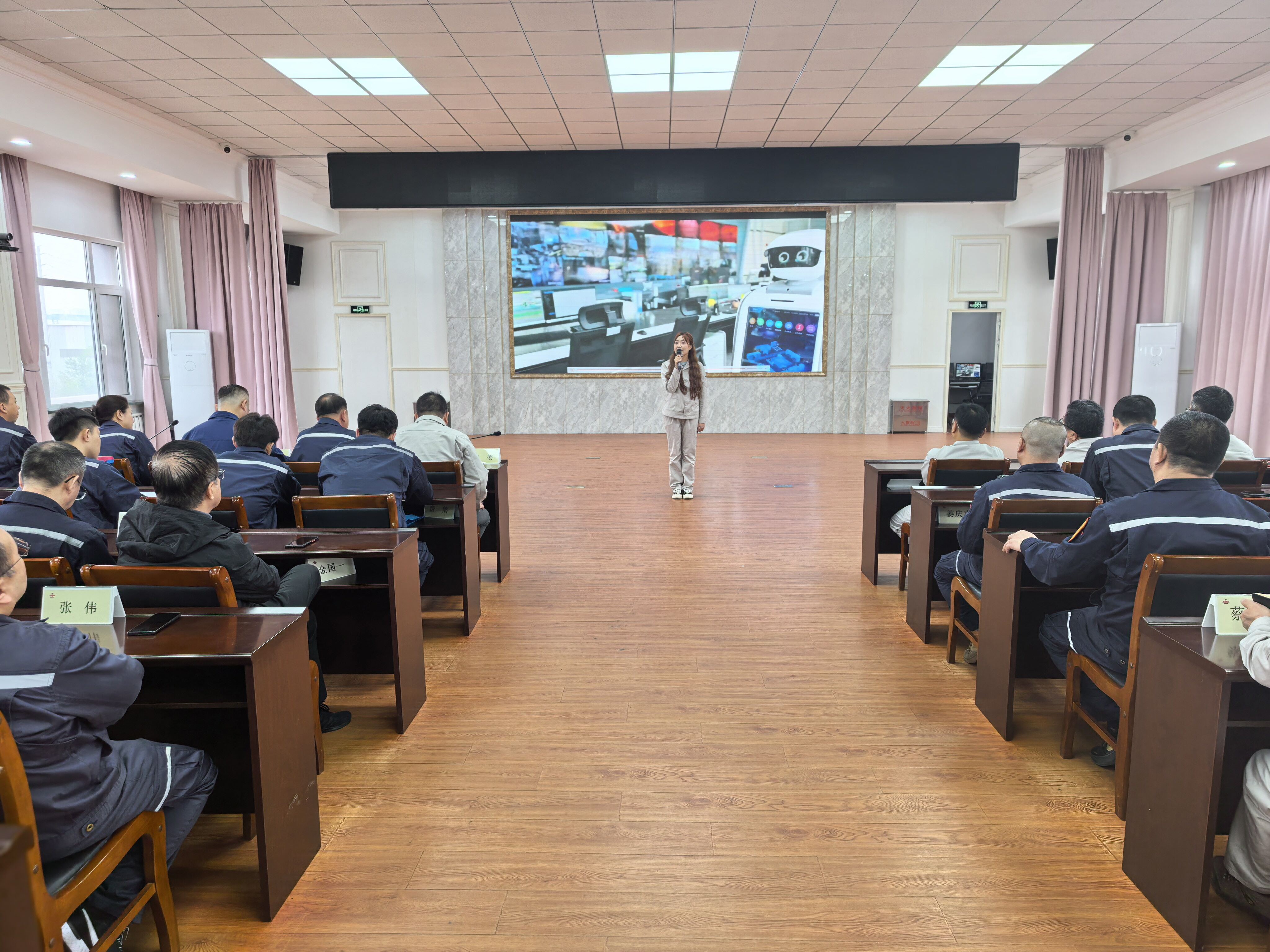 标准提升守初心 匠心筑梦展风采 (1).jpg