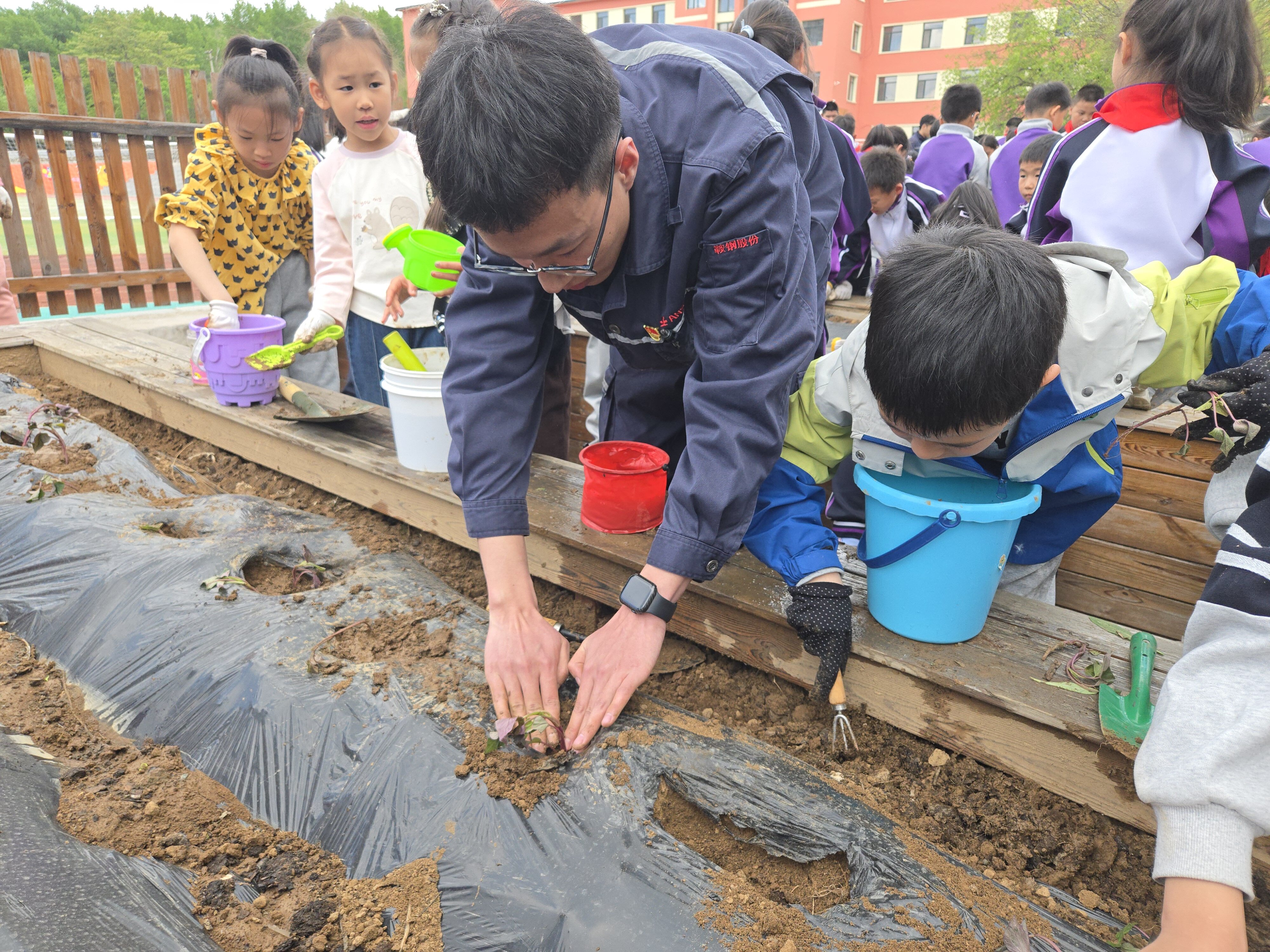 劳动砺心志 实践向未来 (3).jpg