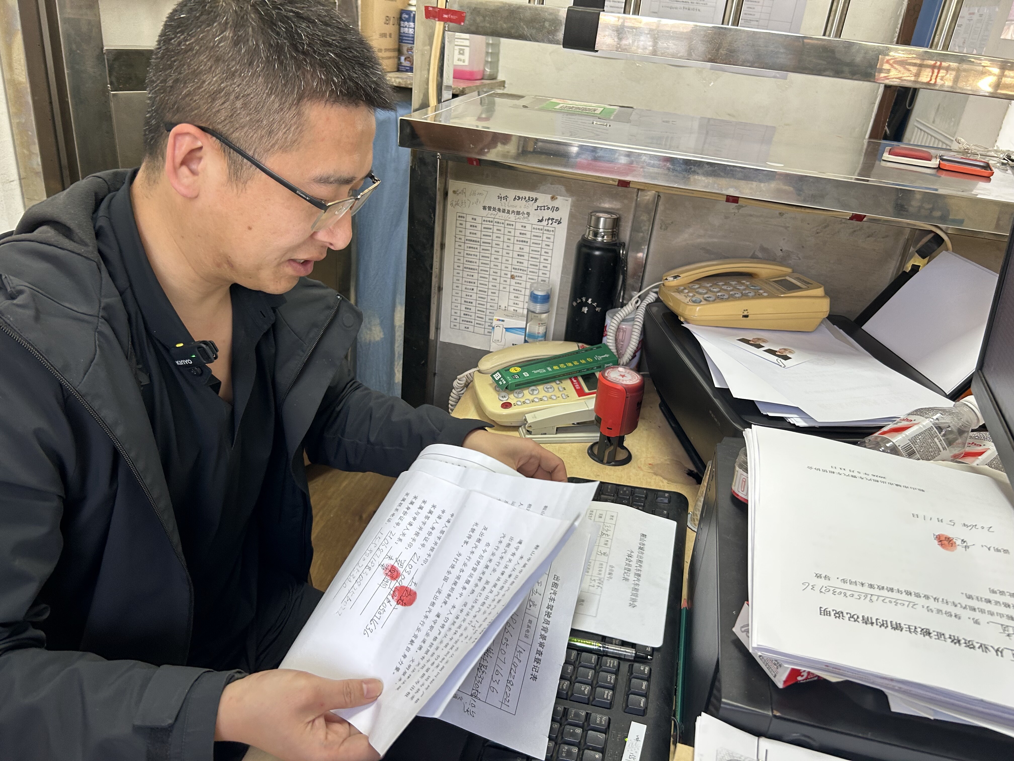鞍山市城市出租汽车暨汽车租赁协会秘书长王英贵整理提交上来的材料。