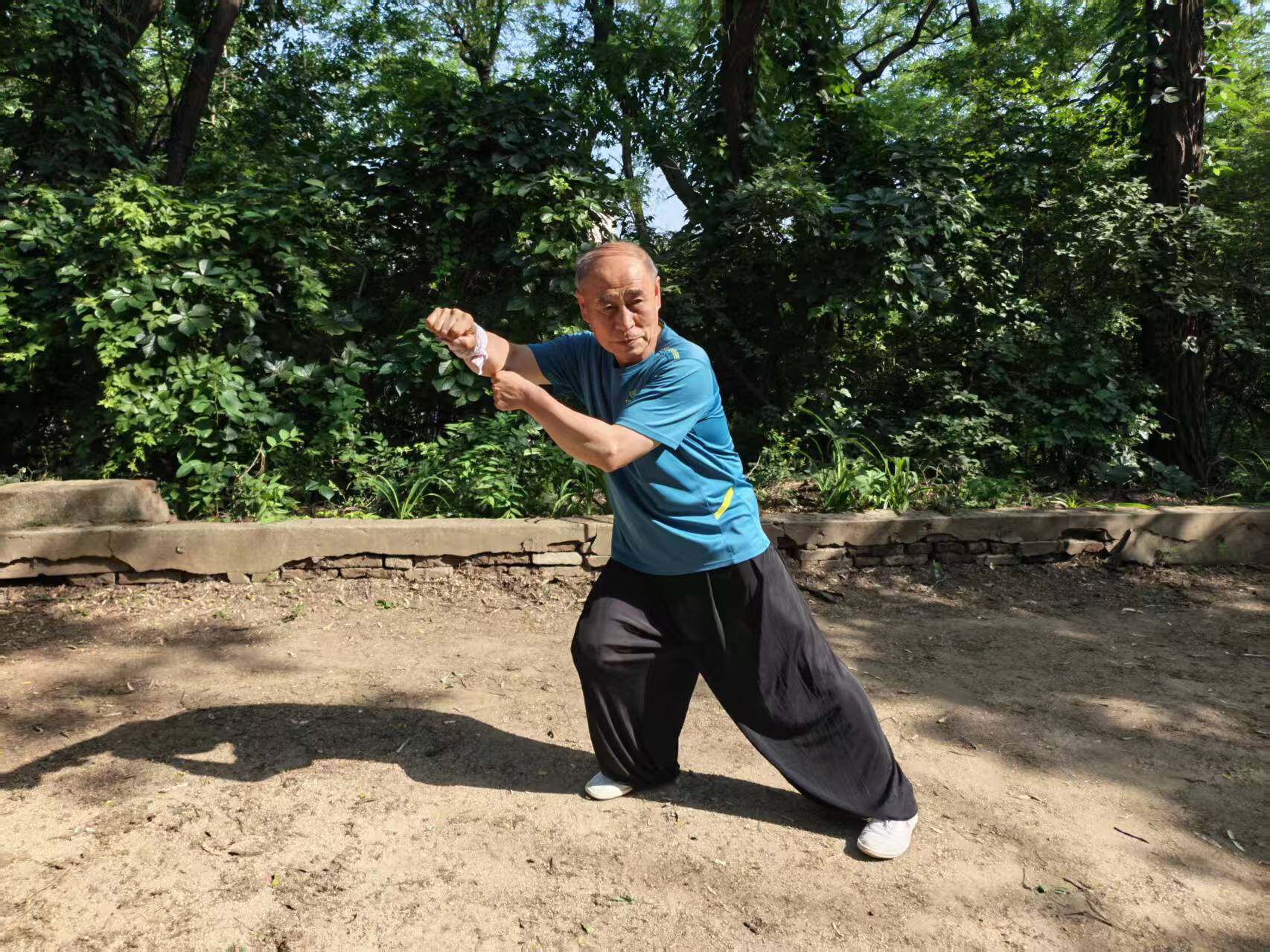于秉安讲解太极拳动作