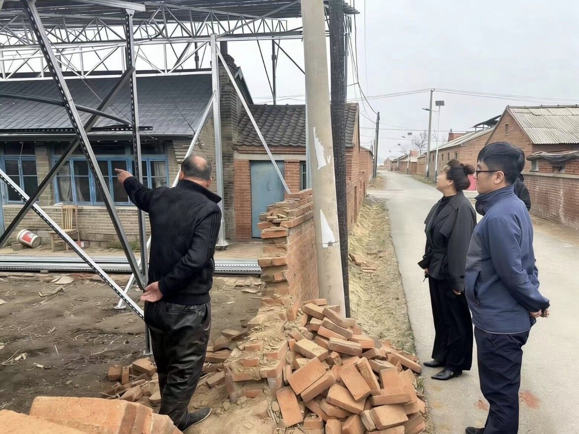 光伏板遮光影响邻里关系，综治中心上门调解