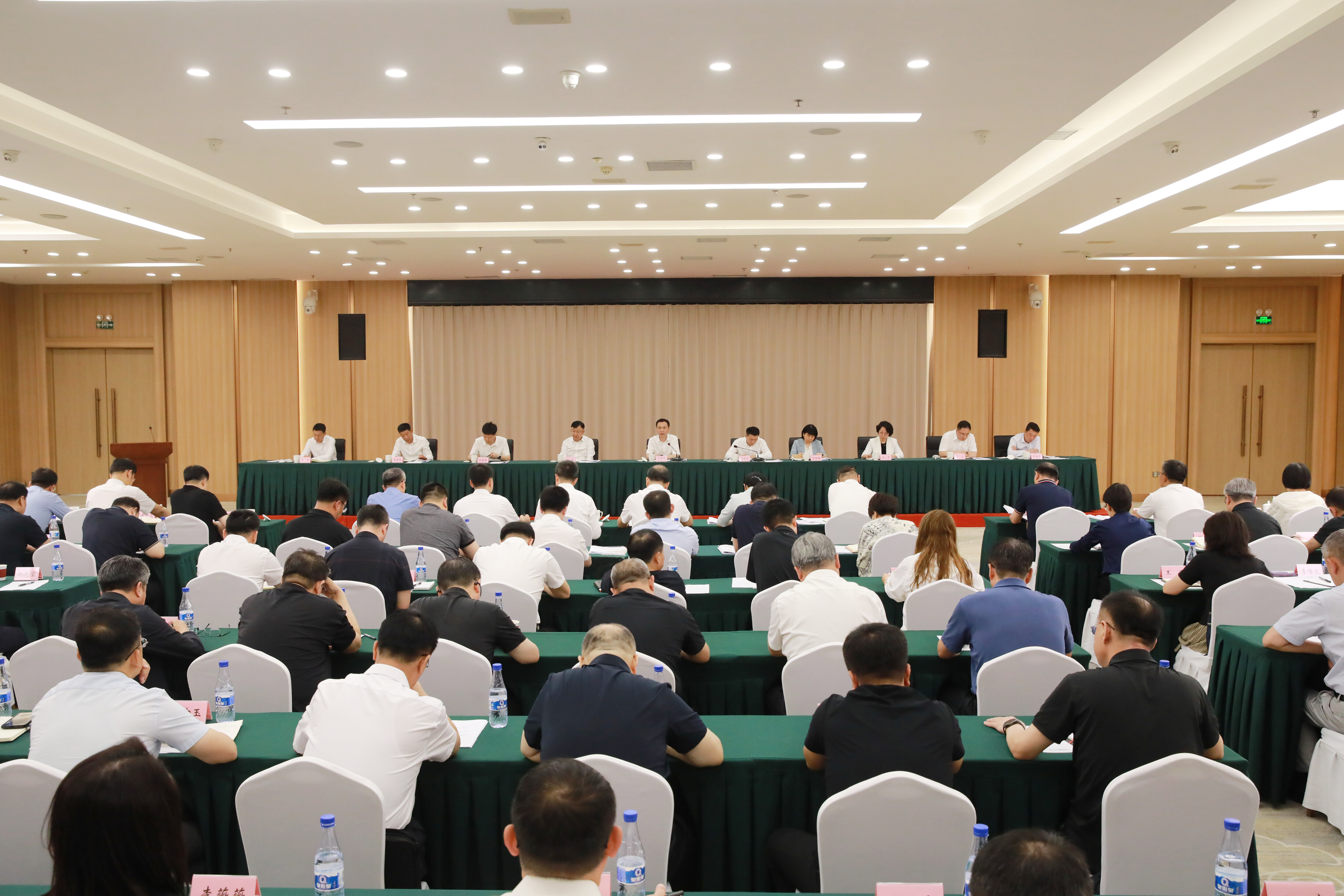 市委城市工作会议召开。