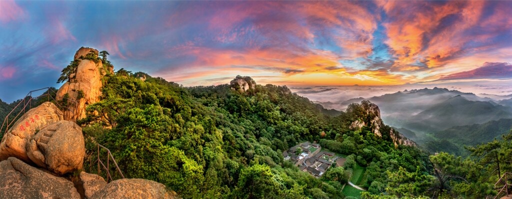 图为千山金刚峰日出 图为千山金刚峰日出