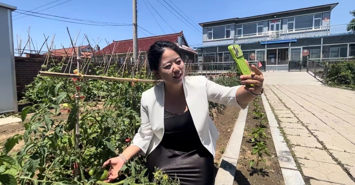 村支书拍摄日常。