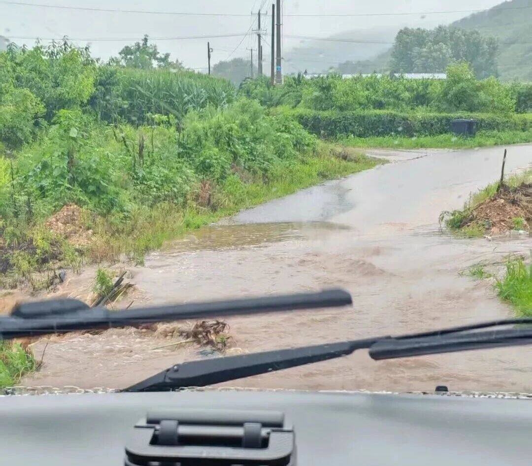冒雨赶往被执行人地点