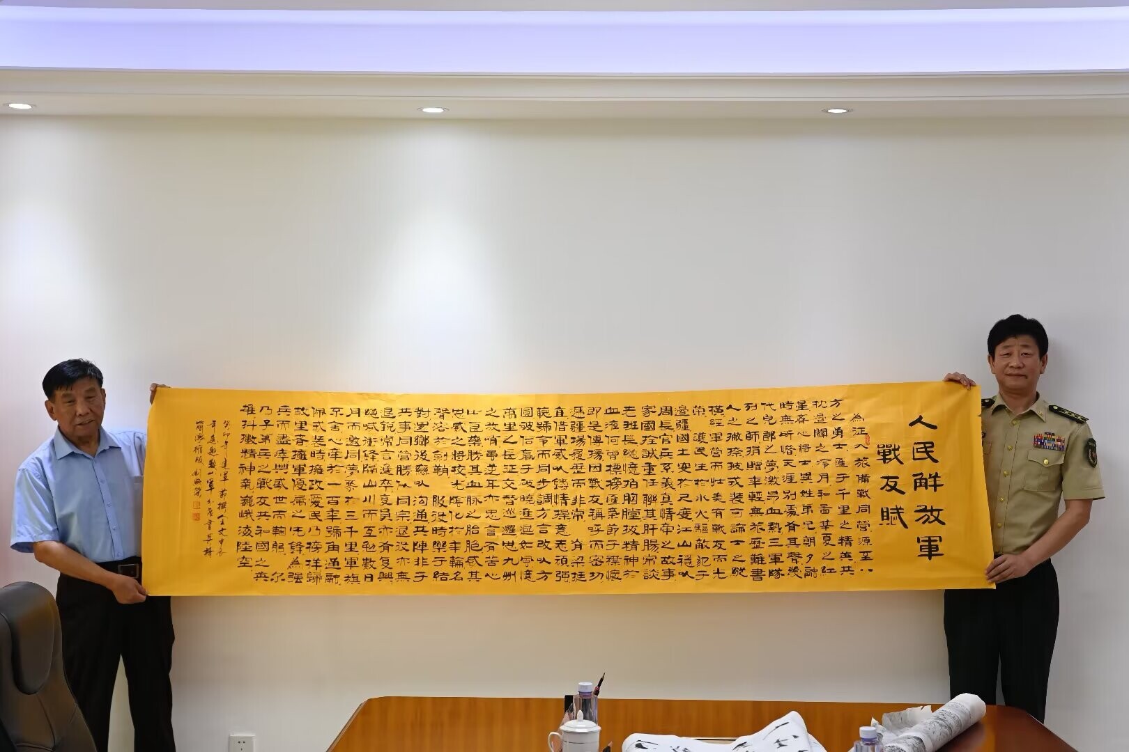 左为刘照荣
