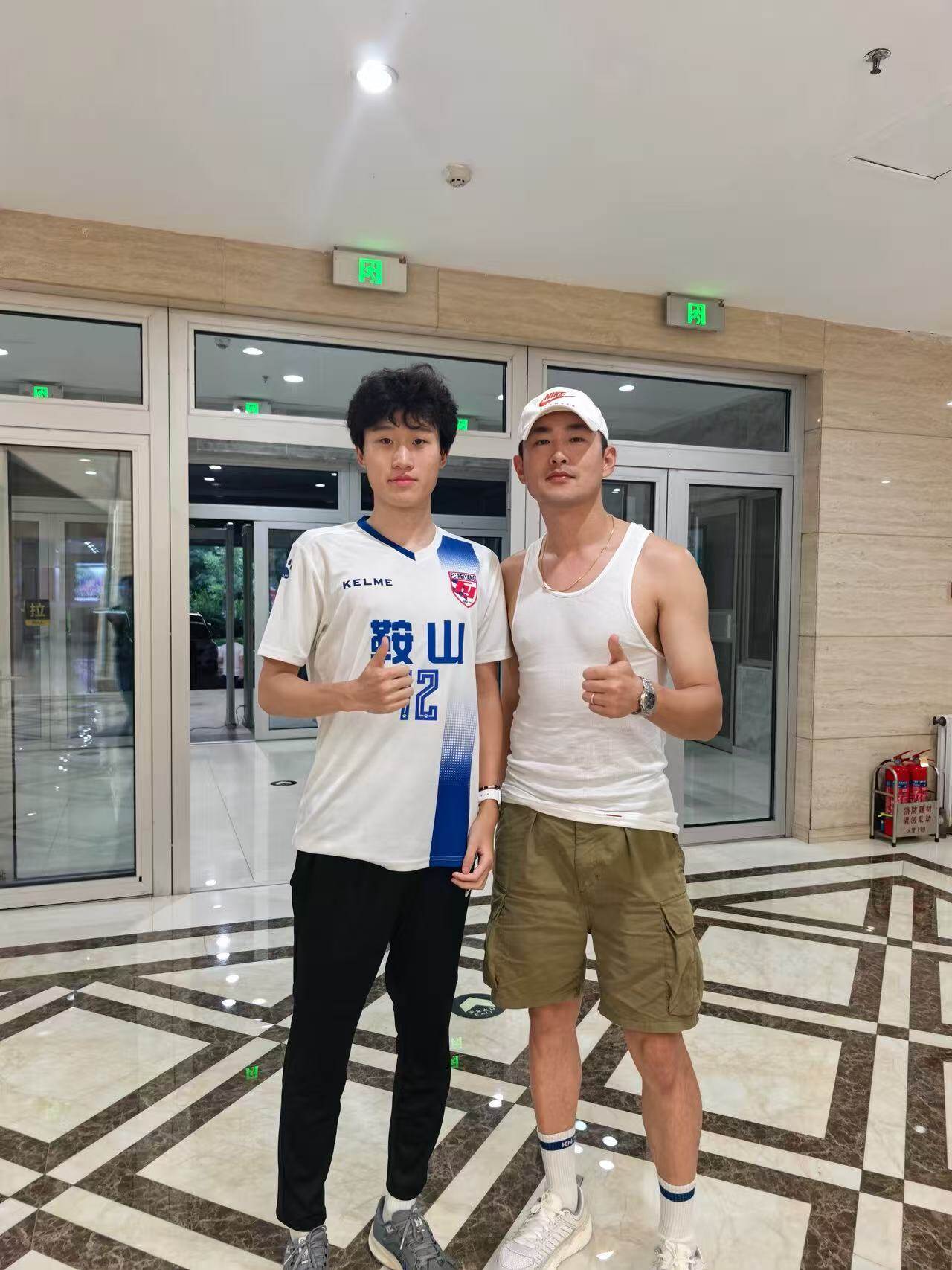 张生渤与鞍山籍明星王彦霖合影