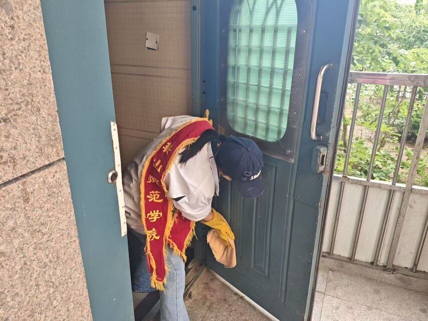 开展洁净家园齐动手志愿服务活动。