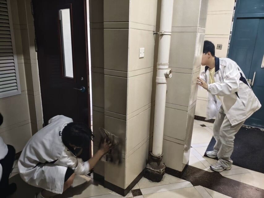 开展洁净家园齐动手志愿服务活动。