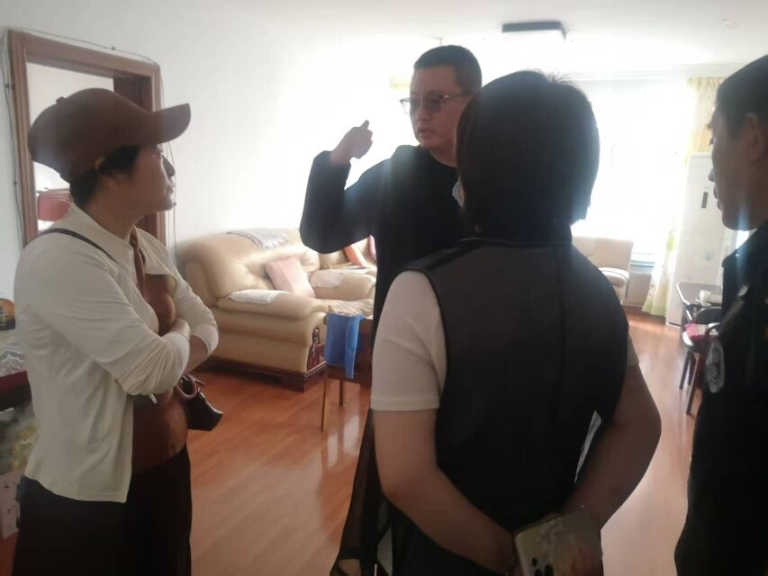 解决困扰居民多日的下水管道反水问题。