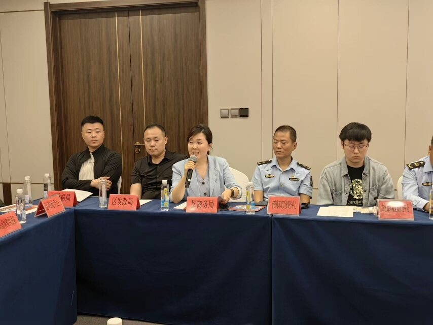 开展优化营商环境座谈会。