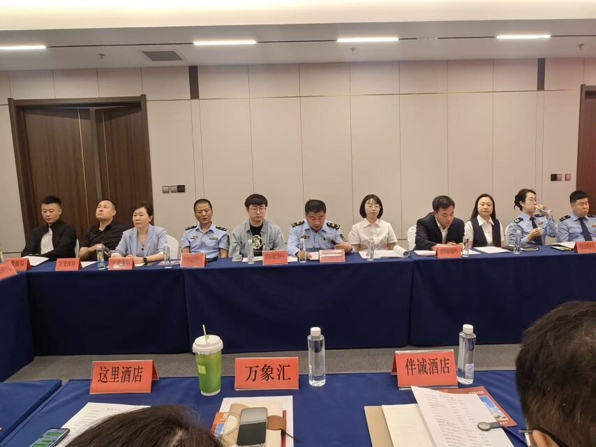 开展优化营商环境座谈会。