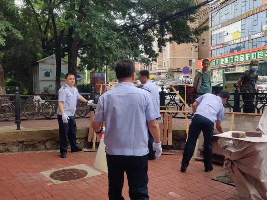 开展“党员先锋践初心 美化家园暖民心”志愿服务活动。