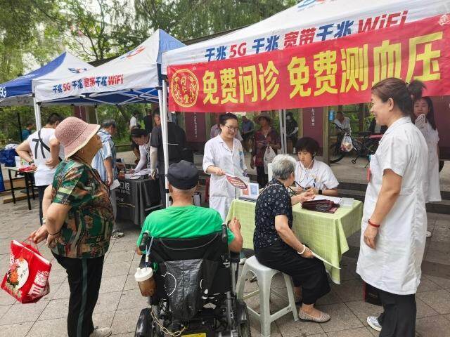 铁东区公益服务大集。