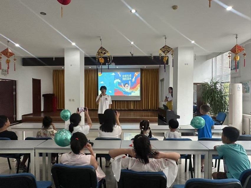 “法护新苗”专题教育活动。