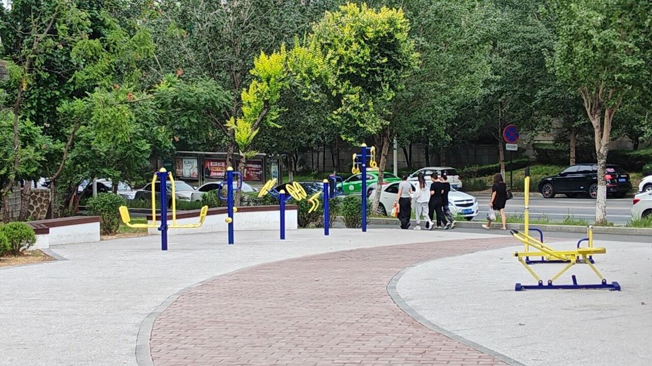口袋公园成了居民休闲健身好去处。