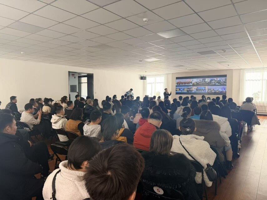 构建“产学研用”一体化人才培养体系。