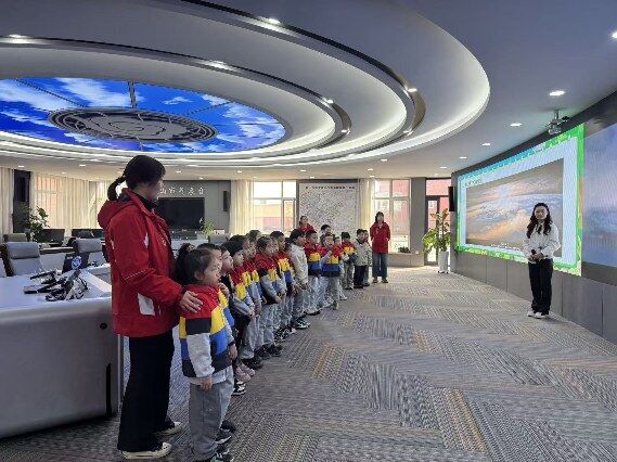 开展主题气象科普活动。